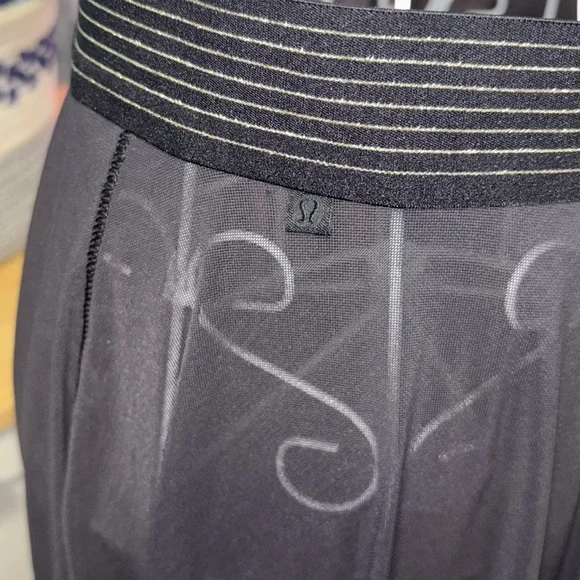 Lululemon Sheer Skirt, Size 4 - Picture 4 of 4